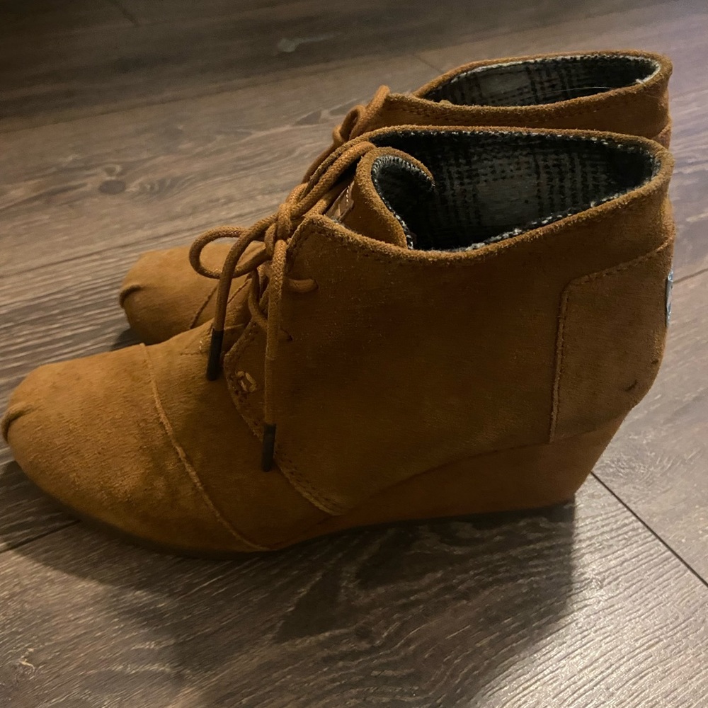 Toms Wedge Bootie Chestnut Suede Lace-up 8.5